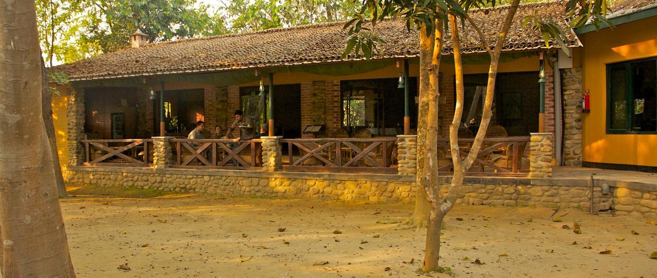 Maruni Sanctuary Lodge By Kgh Group Sauraha Exterior photo